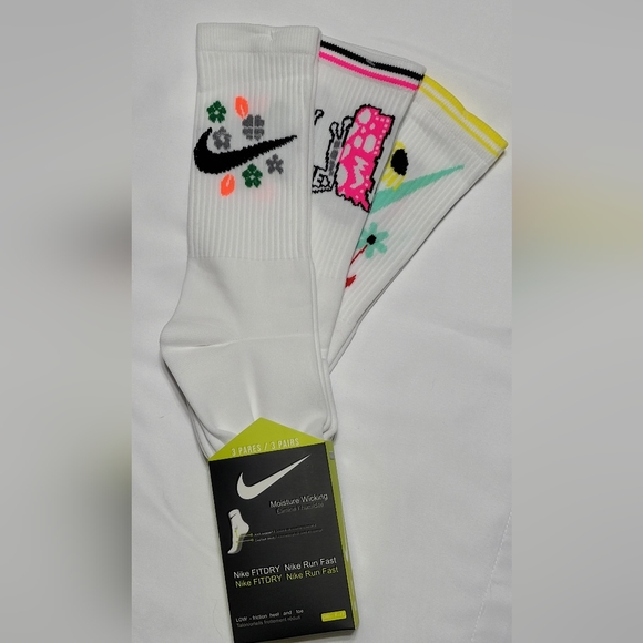 NIKE---Nice set of 3 pair of Nike socks - Picture 1 of 6